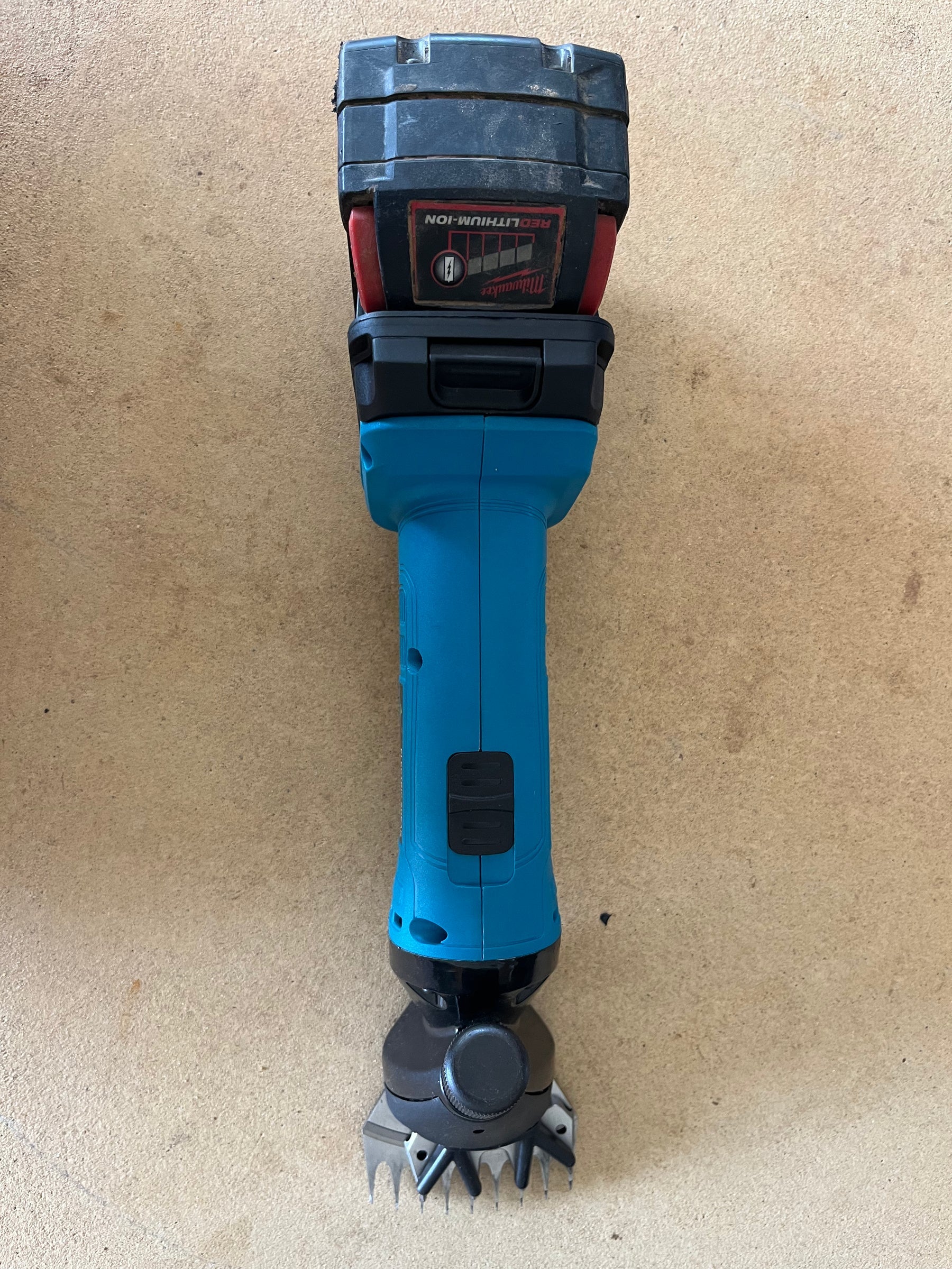 DM18M Battery Converter Adapter: Engineered for Makita tools, it transforms Milwaukee M18 18V to Makita 18V BL1830 BL1850 Batteries, while also accommodating Dewalt 20V Battery compatibility