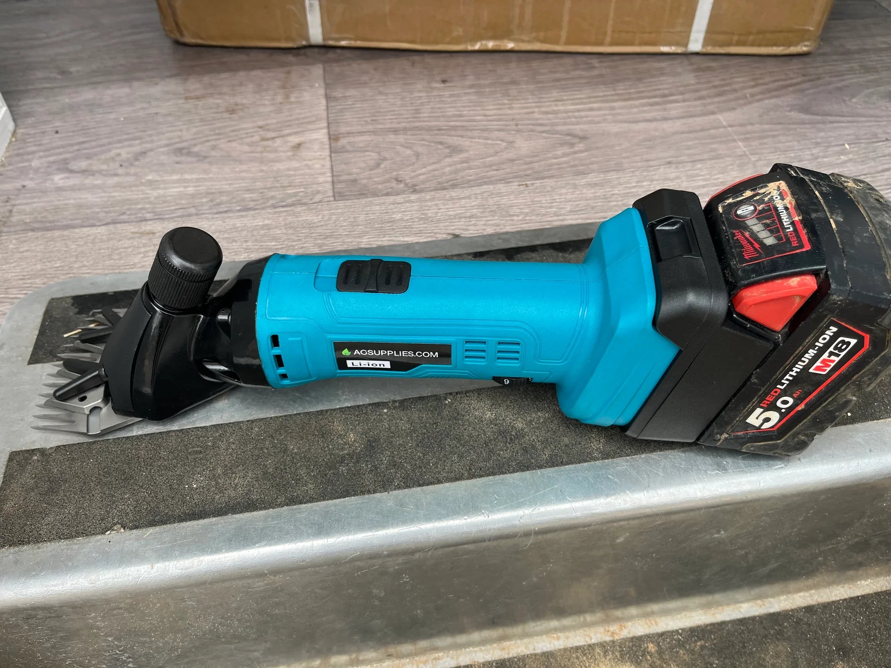 DM18M Battery Converter Adapter: Engineered for Makita tools, it transforms Milwaukee M18 18V to Makita 18V BL1830 BL1850 Batteries, while also accommodating Dewalt 20V Battery compatibility